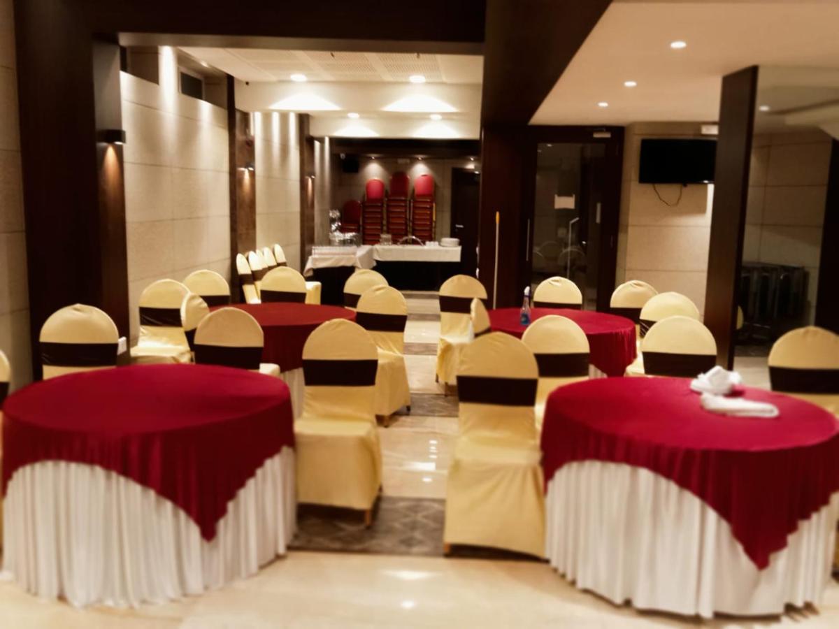 Hotel Laxvas Thane Eksteriør bilde