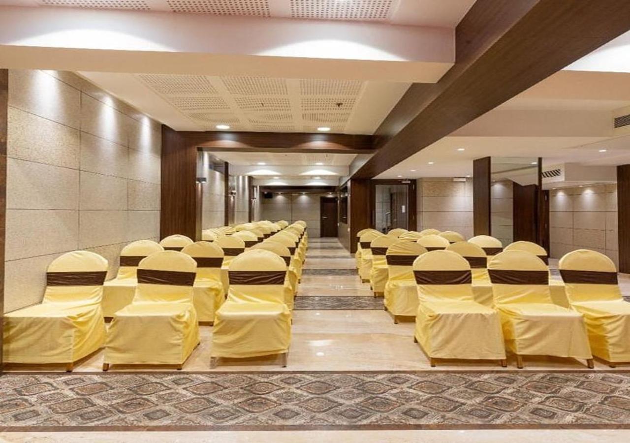 Hotel Laxvas Thane Eksteriør bilde